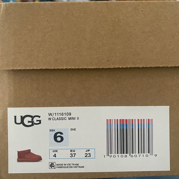 UGGS- Ultra Mini- NWT - Picture 2 of 3